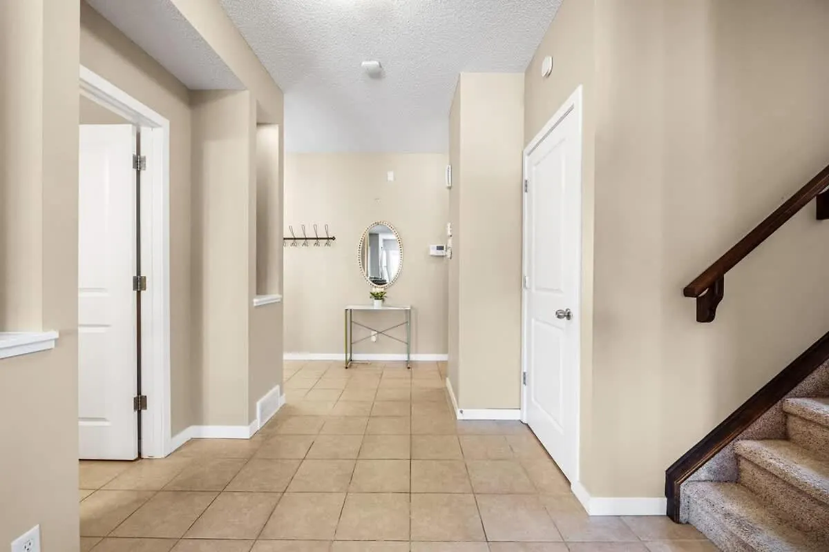 The Venti - 3Bd 2Ba Yard Garage & Upper Suite Calgary 0*,