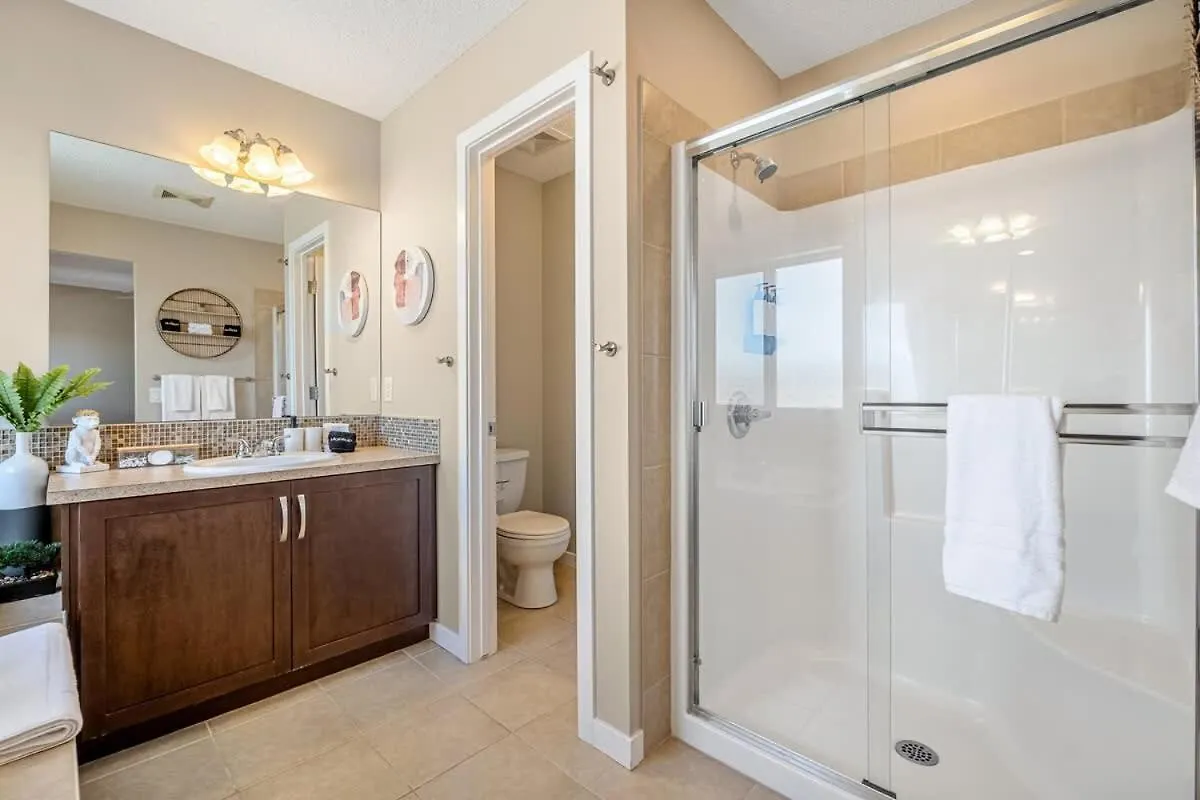 The Venti - 3Bd 2Ba Yard Garage & Upper Suite Calgary 0*,