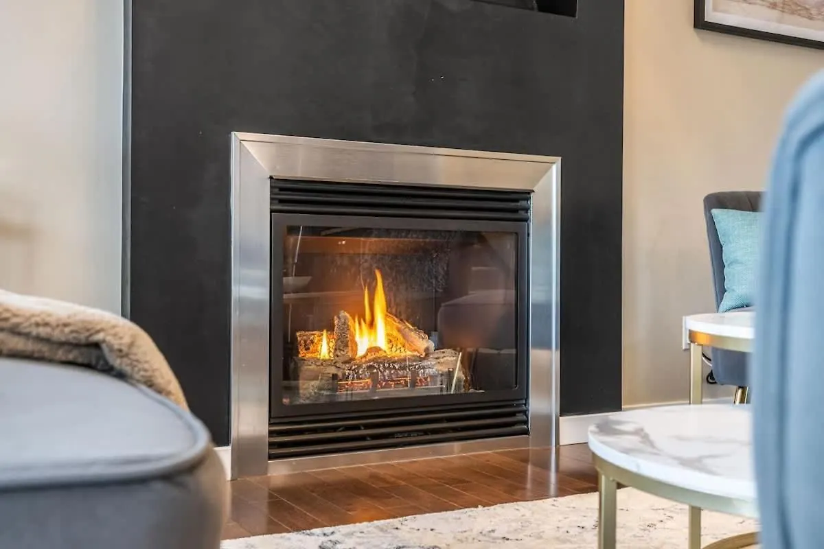 The Venti - 3Bd 2Ba Yard Garage & Upper Suite Calgary Holiday home