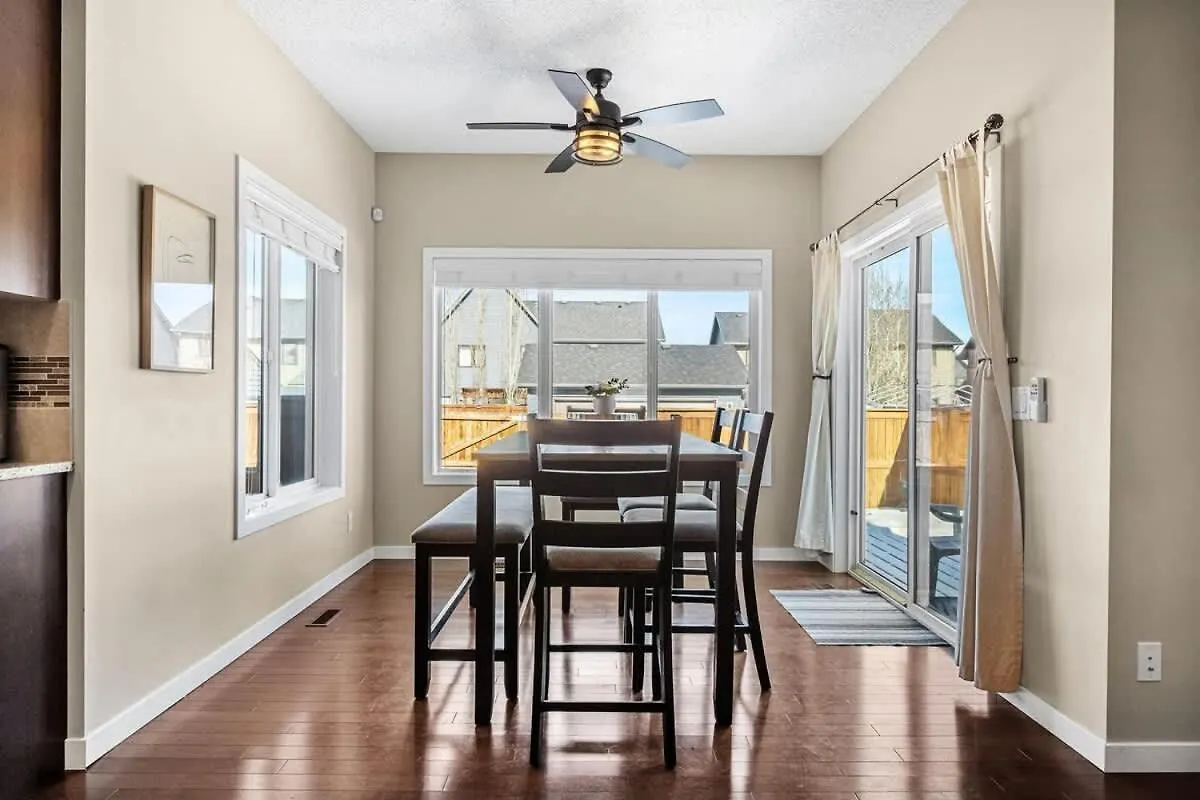The Venti - 3Bd 2Ba Yard Garage & Upper Suite Calgary 0*,