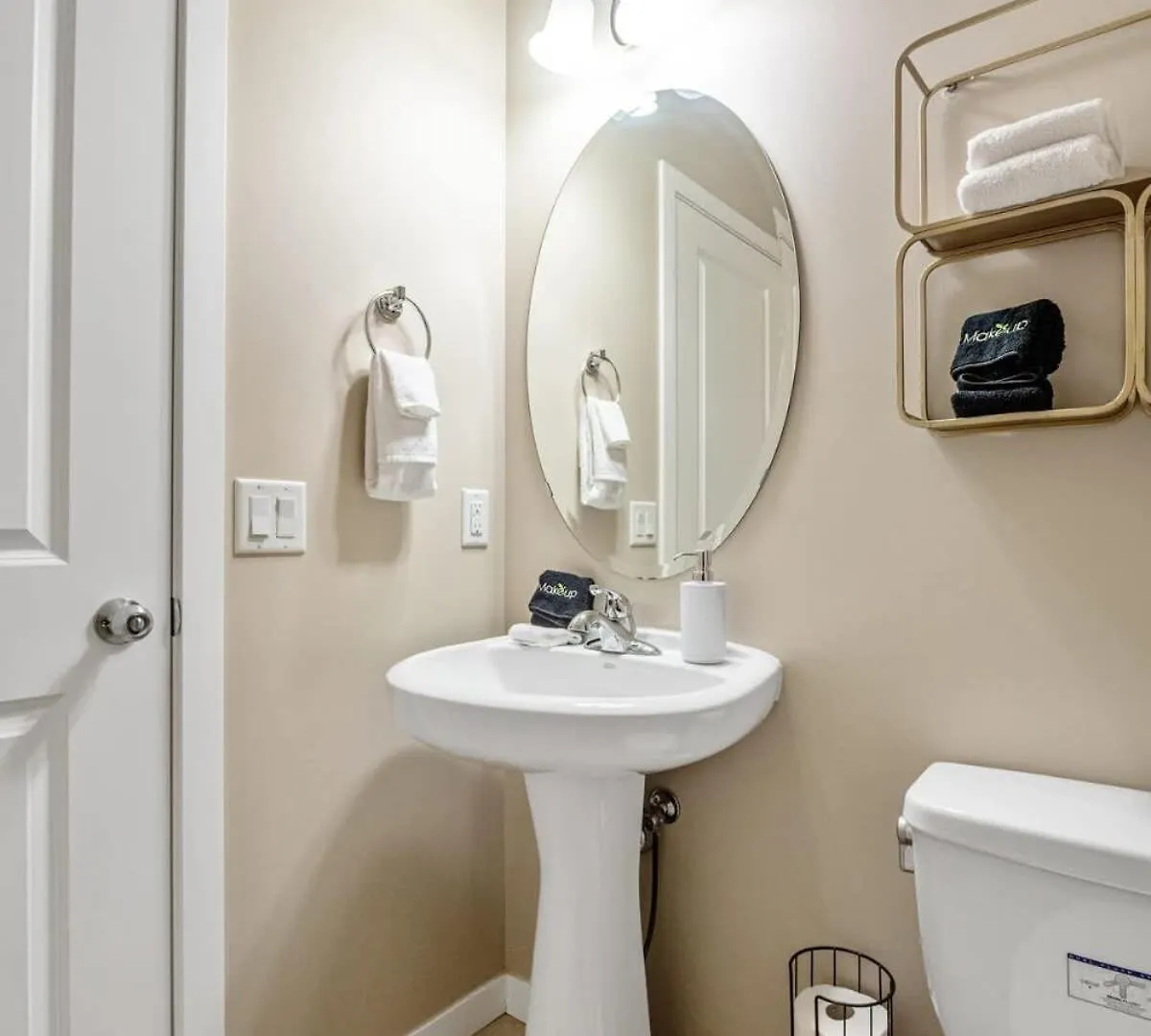 The Venti - 3Bd 2Ba Yard Garage & Upper Suite Calgary