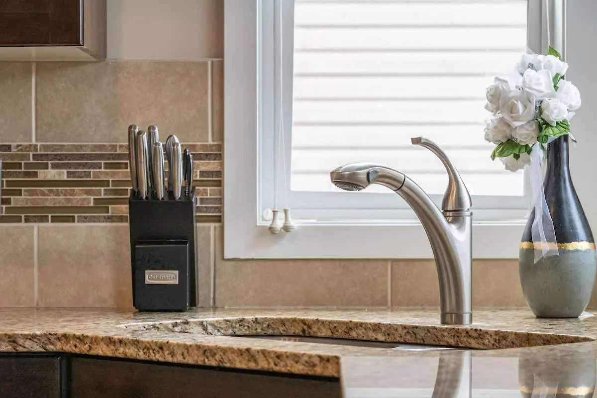 The Venti - 3Bd 2Ba Yard Garage & Upper Suite Calgary Holiday home