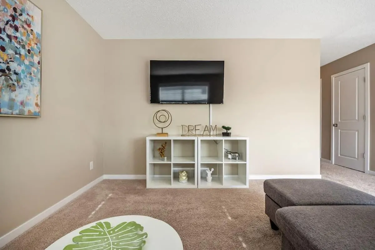 Holiday home The Venti - 3Bd 2Ba Yard Garage & Upper Suite Calgary