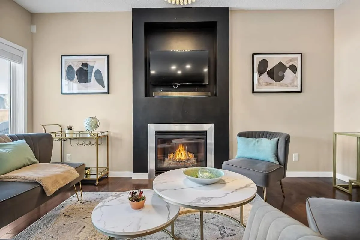 Holiday home The Venti - 3Bd 2Ba Yard Garage & Upper Suite Calgary