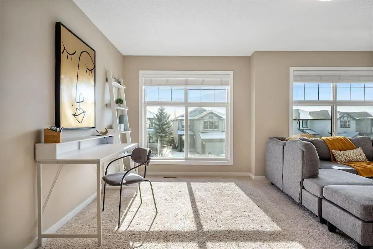 The Venti - 3Bd 2Ba Yard Garage & Upper Suite Calgary