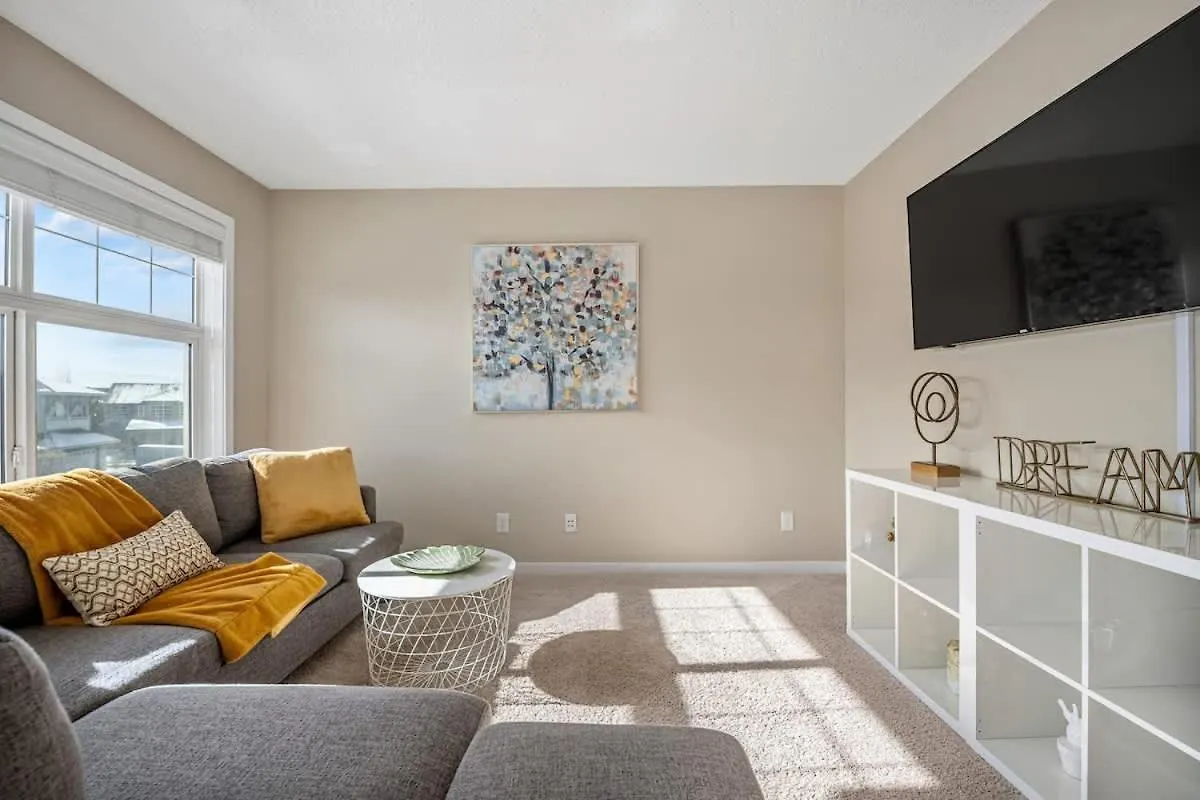 The Venti - 3Bd 2Ba Yard Garage & Upper Suite Calgary 0*,  Canada