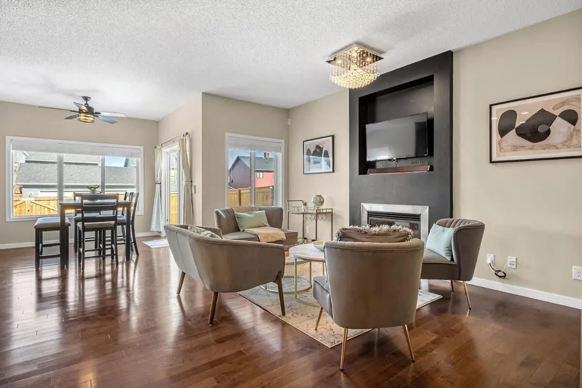 Holiday home The Venti - 3Bd 2Ba Yard Garage & Upper Suite Calgary